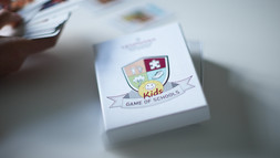 Das Kartenspiel "Game of Schools - Kids" Schachtel des Kartenspiels "Game of Schools - Kids"
