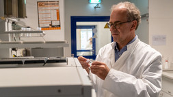 Leuphana beteiligt an frei zugänglicher Lernplattform für nachhaltige Arzneimittel