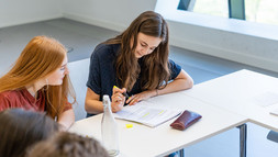 Leuphana Studierende im Seminar