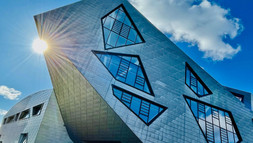 Sonnenspot hinter dem Zentralgebäude