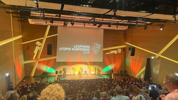Bühne bei der Utopie-Konferenz Bühne bei der Utopie-Konferenz