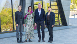 Die Ko-Direktor:innen Prof. Dr. Erich Hörl und Prof. Dr. Berta Martín-López, die akademische Koordinatorin Dr. Anke Gruendel und die Postdoktorandin Dr. Henrike Kohpeiß.