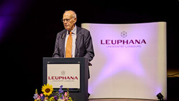 Prof. Dr. Wolfgang Hoffmann-Riem Prof. Dr. Wolfgang Hoffmann-Riem